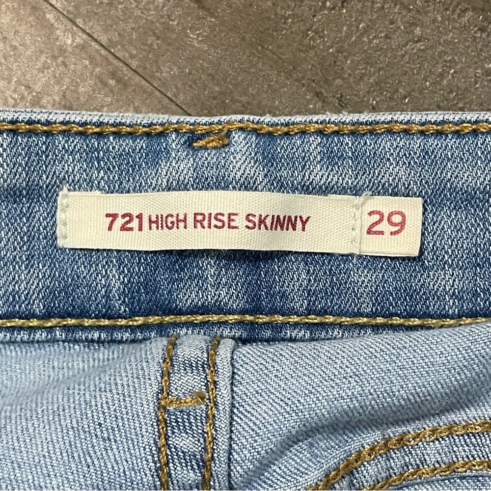 Levi’s 721 High Rise Skinny Jeans Raw Hem Cropped Women’s Size 29 Light Blue - Picture 8 of 10